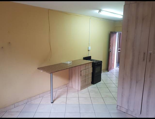 1 BEDROOM APARTMENT FOR SALE IN RUSTENBURG CENTRAL